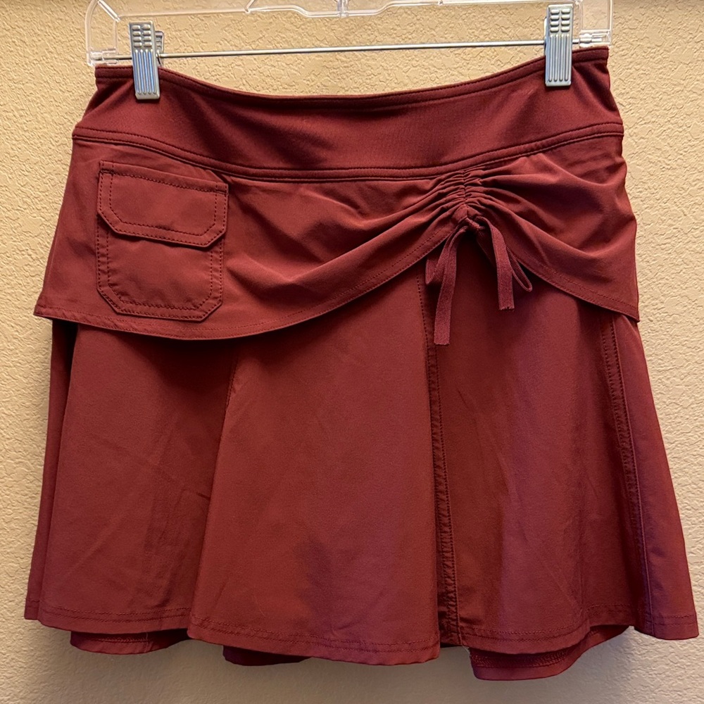 Athleta Maroon Skirt with Pocket Detail